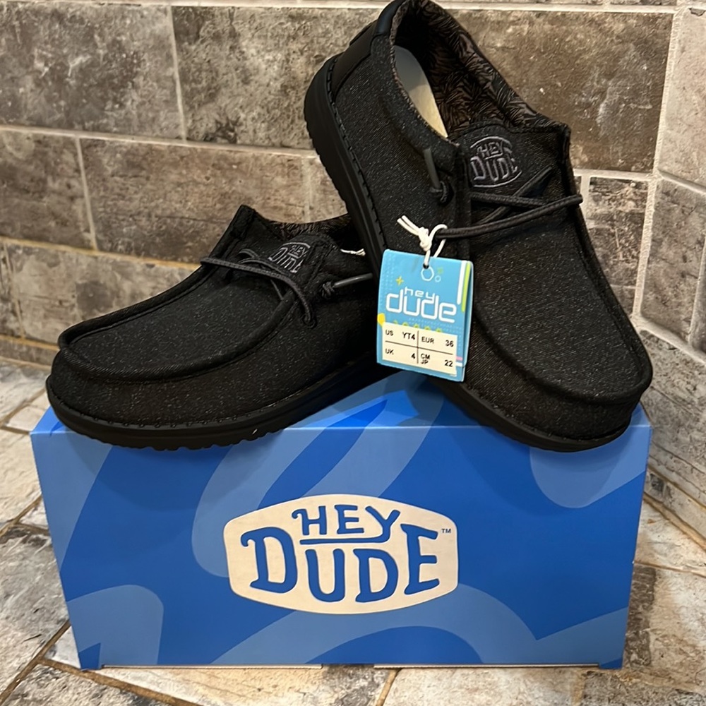 HEY DUDE WALLY YOUTH BASIC BLACK SLIP ON SHOE